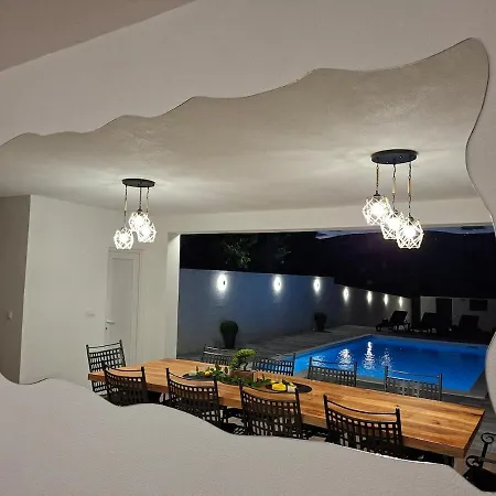 Villa Merak *